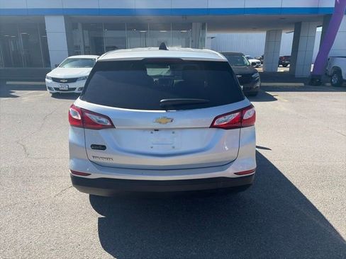 Used 2020 Chevrolet Equinox LS w/ LS Convenience Package FWD image 5