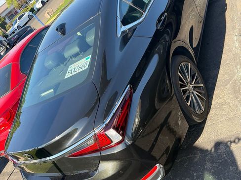 Used 2025 Lexus ES 300h w/ Premium Package FWD image 23