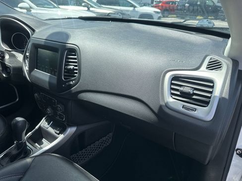 Used 2019 Jeep Compass Latitude FWD image 31