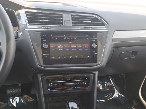 Used 2022 Volkswagen Tiguan SE FWD image 20