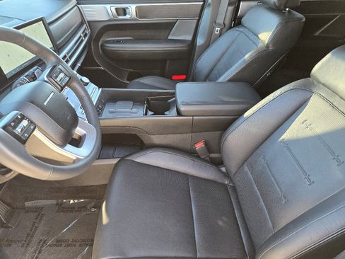 Used 2025 Hyundai Santa Fe Limited image 18