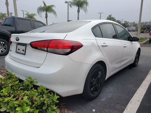 Used 2017 Kia Forte LX w/ LX Popular Package image 4