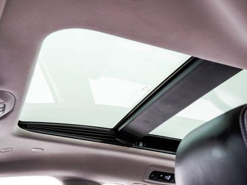 Used 2023 Chrysler Pacifica Limited image 20