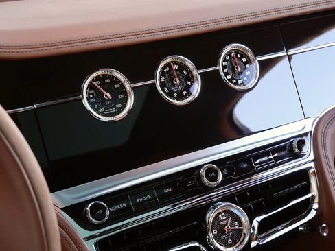 Used 2024 Bentley Flying Spur W12 image 13