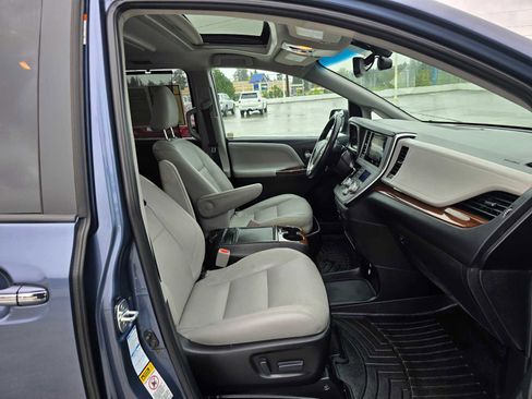 Used 2017 Toyota Sienna Limited Premium AWD/4WD image 11