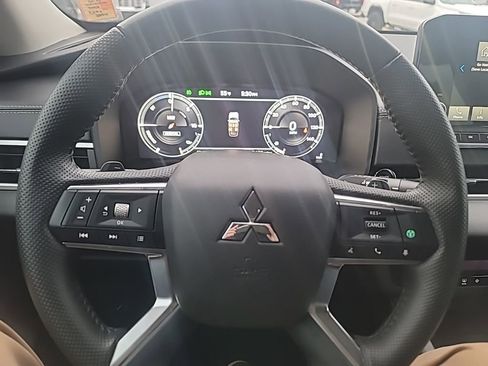 Used 2023 Mitsubishi Outlander SE image 18