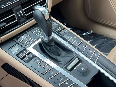 Used 2021 Porsche Macan AWD/4WD image 28