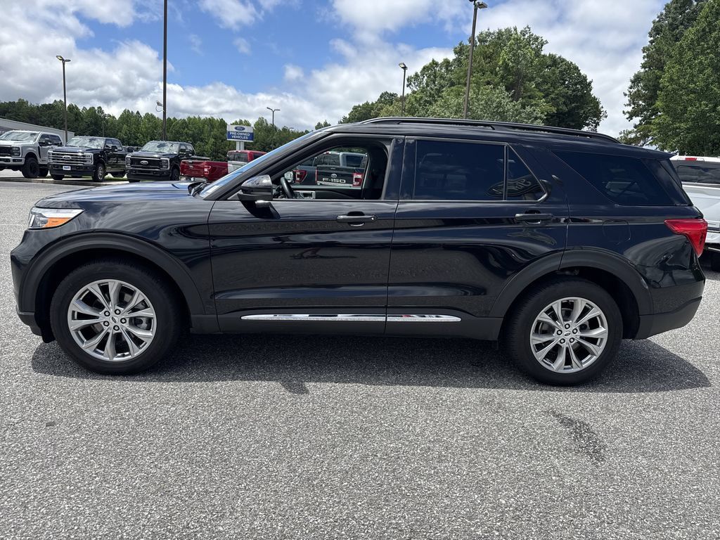 Used 2024 Ford Explorer XLT w/ Equipment Group 202A AWD/4WD image 4