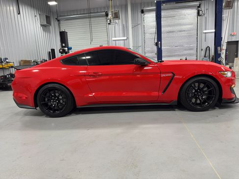 Used 2016 Ford Mustang Shelby GT350 w/ Track Package image 9