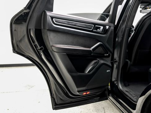 Used 2021 Porsche Cayenne GTS w/ Premium Package AWD/4WD image 58