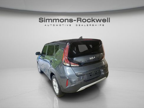 Used 2025 Kia Soul LX FWD image 3