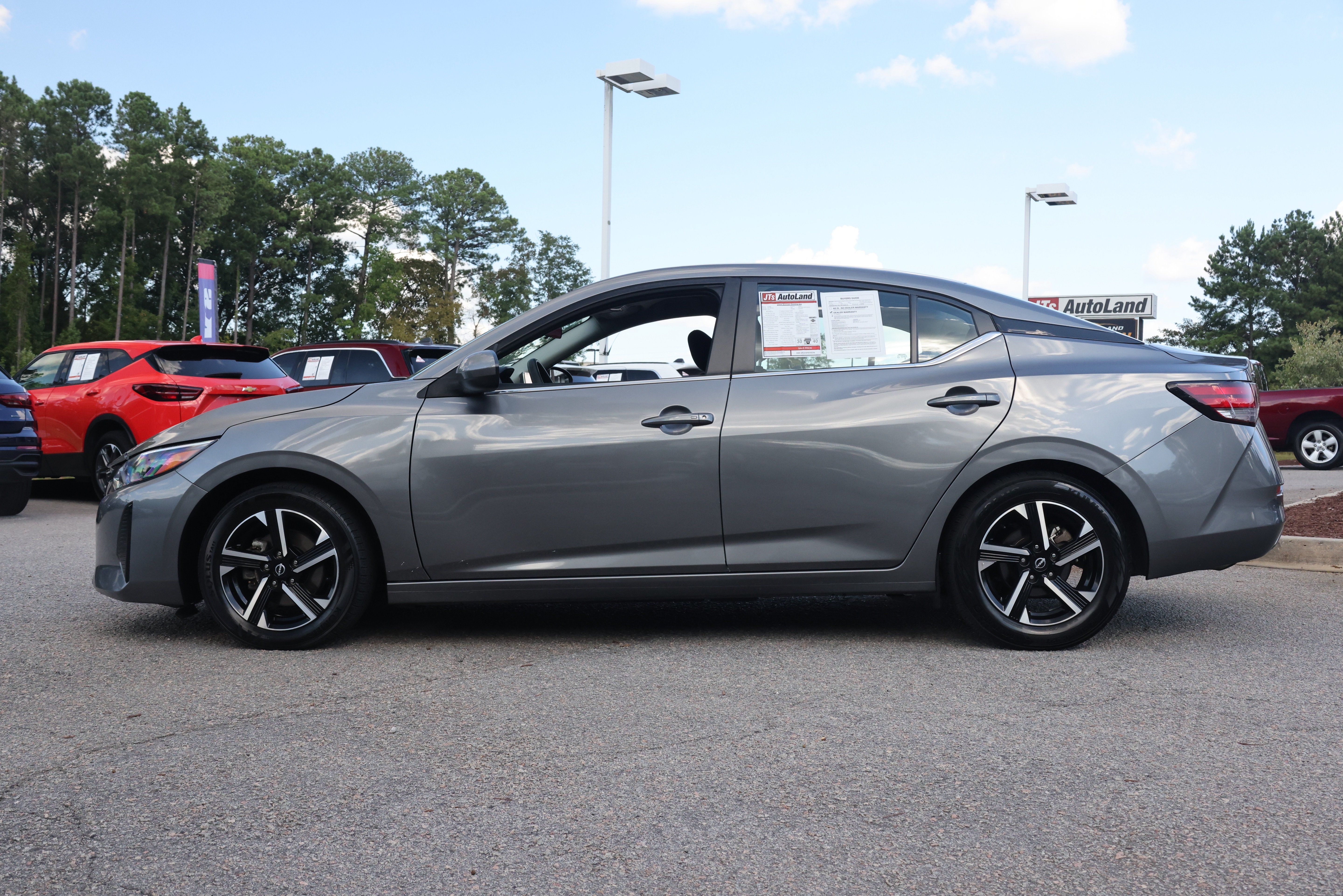 Used 2024 Nissan Sentra SV FWD image 2