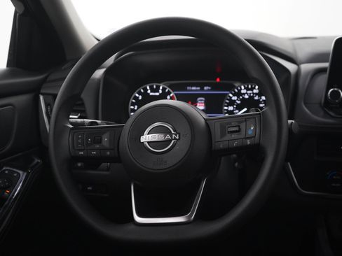 Used 2024 Nissan Rogue SV AWD/4WD image 17