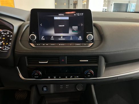 Used 2025 Nissan Rogue SV image 17