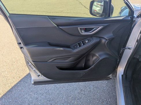 Used 2019 Subaru Forester Premium AWD/4WD image 9