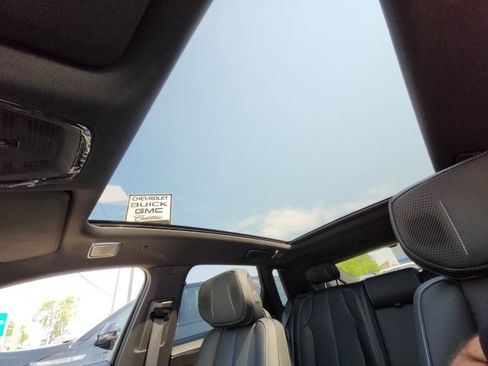 New 2026 Cadillac Lyriq V w/ LPO, Floor Liner Package image 32