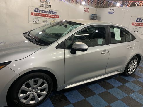 Used 2023 Toyota Corolla LE image 2