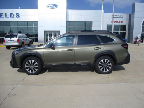 Used 2025 Subaru Outback Limited AWD/4WD image 3