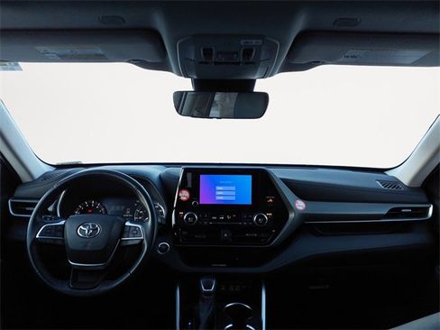 Used 2023 Toyota Highlander XLE image 10