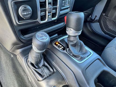 Used 2025 Jeep Gladiator Sport image 20