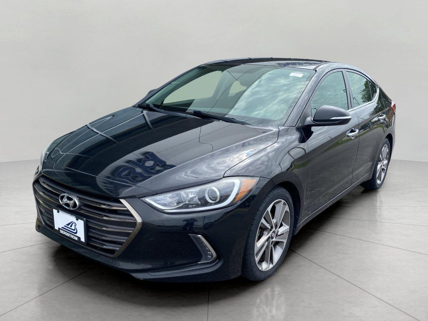 Used 2017 Hyundai Elantra Limited FWD image 4