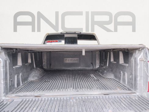Used 2020 Nissan Titan SV w/ SV Convenience Package RWD image 15