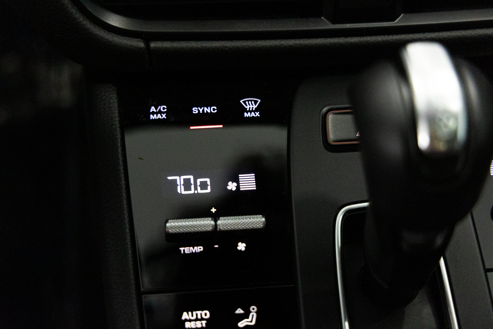 Used 2025 Porsche Macan AWD/4WD image 34