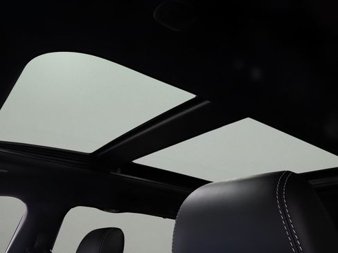 New 2027 Chrysler Pacifica Limited FWD image 23