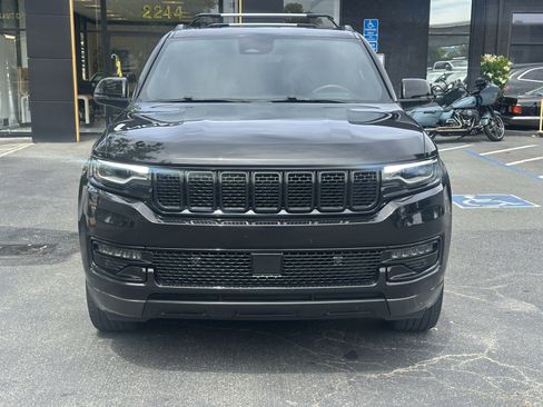 Used 2022 Jeep Wagoneer Series III w/ Premium Group I image 5