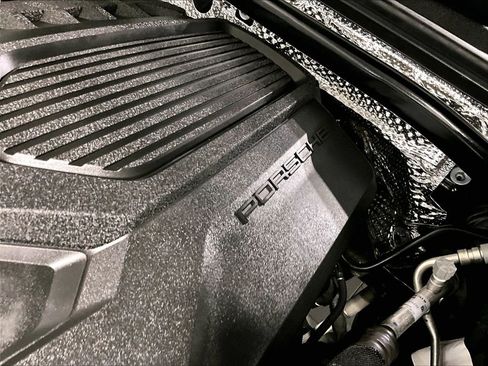 Certified 2023 Porsche Macan Turbo AWD/4WD image 34