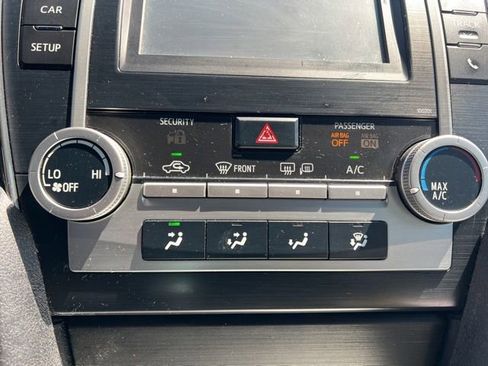 Used 2014 Toyota Camry SE w/ Moonroof Package image 20