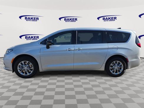 New 2026 Chrysler Pacifica Select image 6