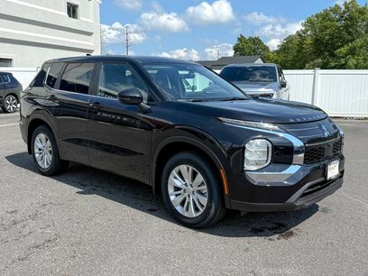 New 2025 Mitsubishi Outlander ES