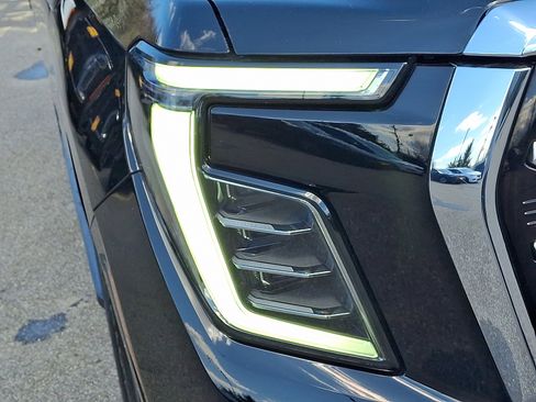 Used 2025 GMC Yukon Elevation image 9