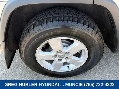 Used 2013 Jeep Grand Cherokee Laredo w/ Laredo E Group AWD/4WD image 11