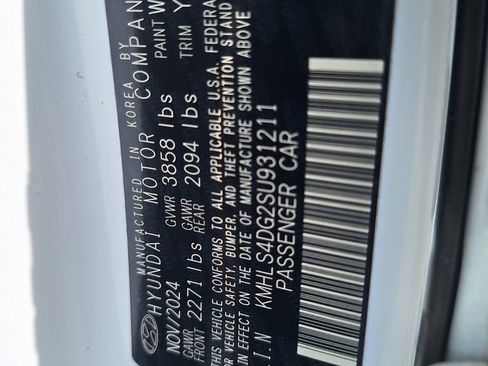 Used 2025 Hyundai Elantra SEL image 32