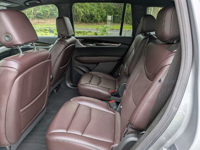 Used 2024 Cadillac XT6 Premium Luxury w/ Technology Package FWD image 17