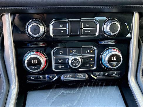 Used 2024 GMC Yukon Denali RWD image 33