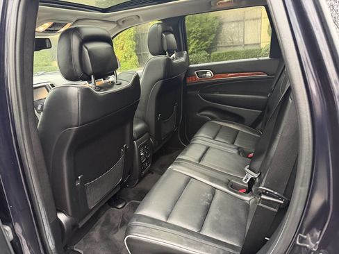 Used 2011 Jeep Grand Cherokee Overland image 24