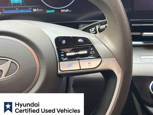 Certified 2025 Hyundai Elantra SEL FWD image 21