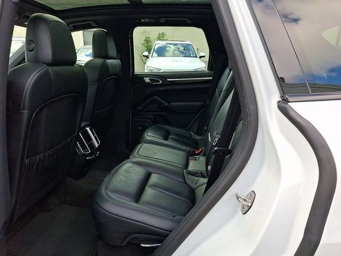Used 2017 Porsche Cayenne Platinum Edition AWD/4WD image 10