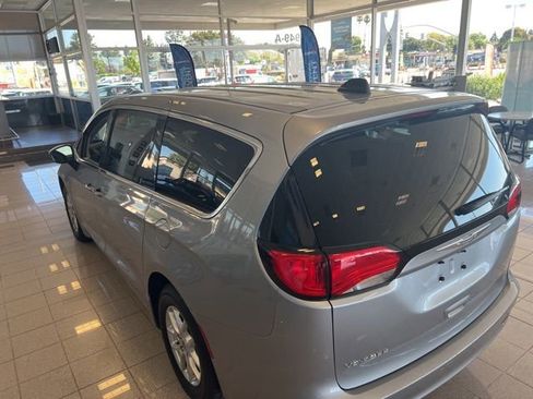 Used 2021 Chrysler Voyager LX image 9