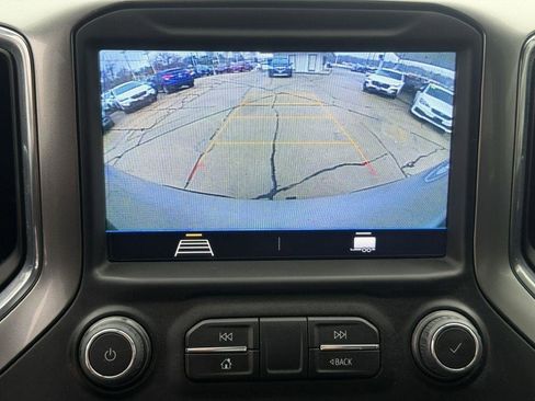 Used 2022 Chevrolet Silverado 1500 LT w/ Z71 Off-Road Package AWD/4WD image 16