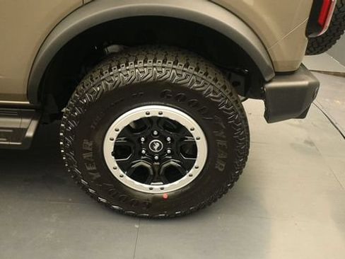 New 2026 Ford Bronco Outer Banks w/ Sasquatch Package AWD/4WD image 9