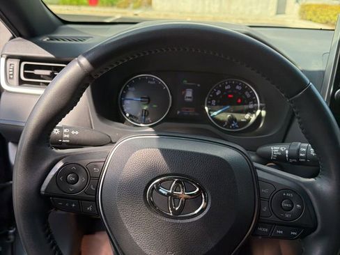 Used 2022 Toyota RAV4 SE AWD/4WD image 5