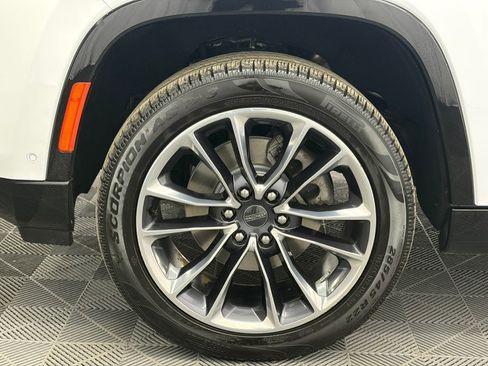 Used 2023 Jeep Wagoneer Series III w/ Premium Group I AWD/4WD image 40