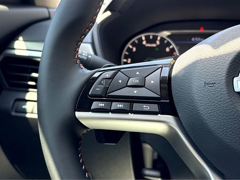 New 2026 Nissan Altima 2.5 SR FWD image 16