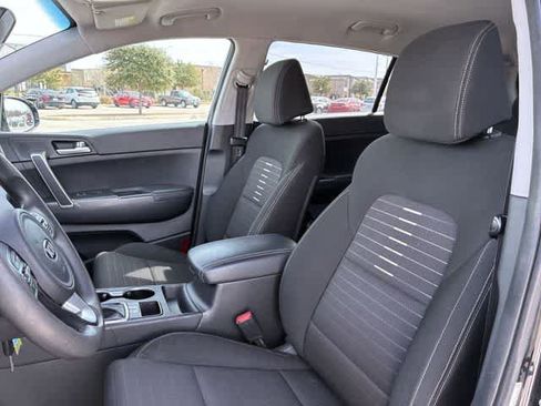 Used 2018 Kia Sportage LX w/ LX Technology Package image 17