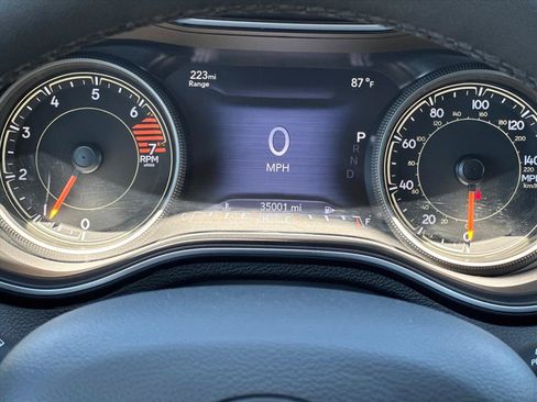 Used 2023 Jeep Cherokee Altitude Lux AWD/4WD image 15