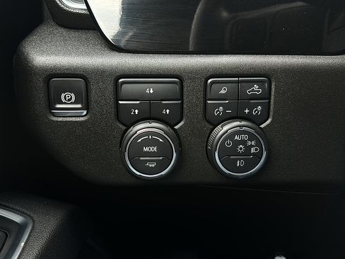 Used 2025 Chevrolet Silverado 3500 LT w/ Safety Package AWD/4WD image 20